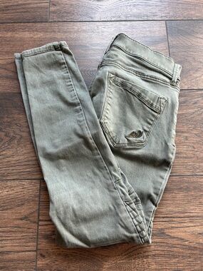Express Women’s Skinny Jeans in Olive